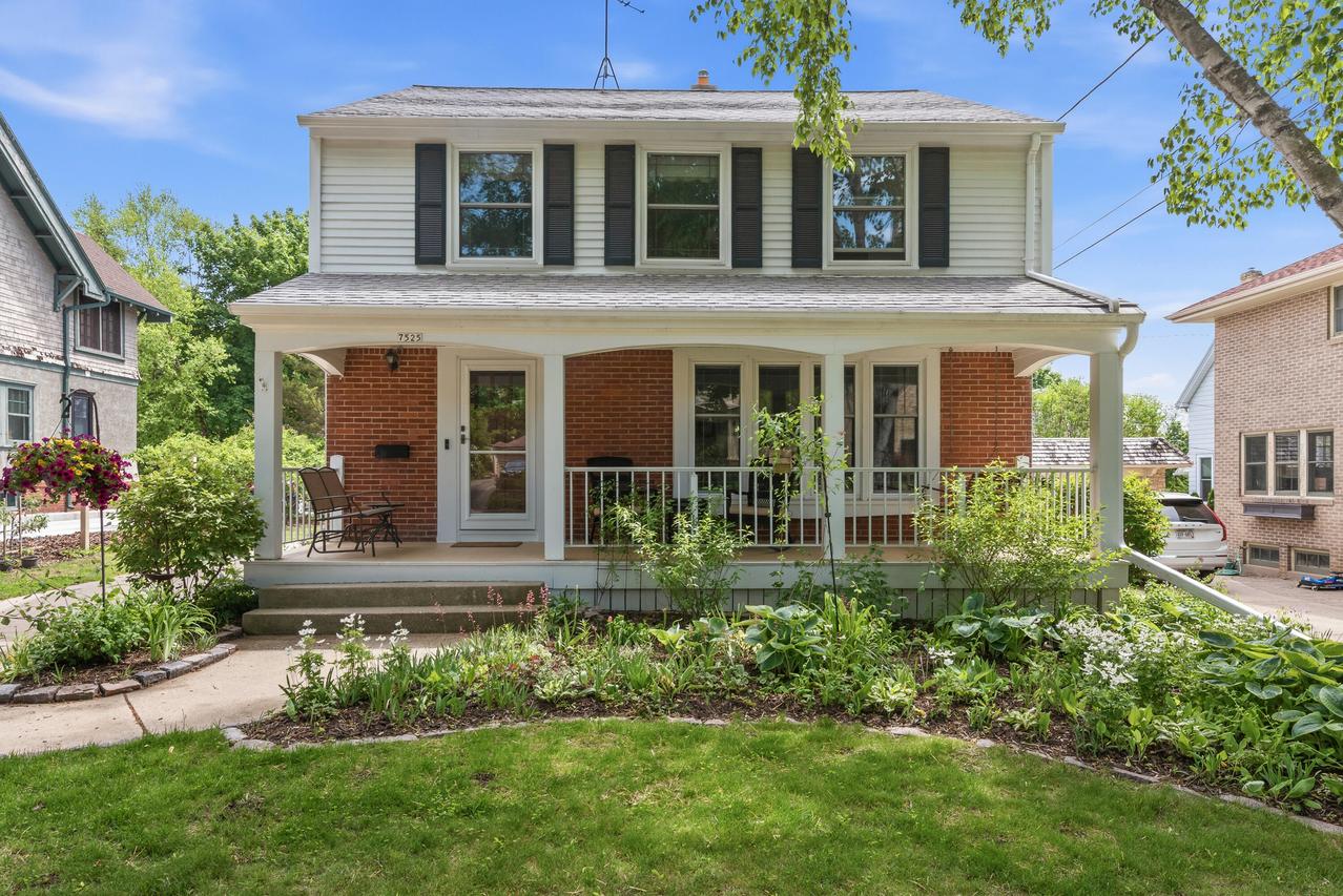 7525 Kenwood Ave, Wauwatosa, WI 53213