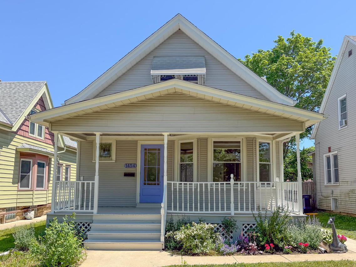 1454 S 75th St, West Allis, WI 53214