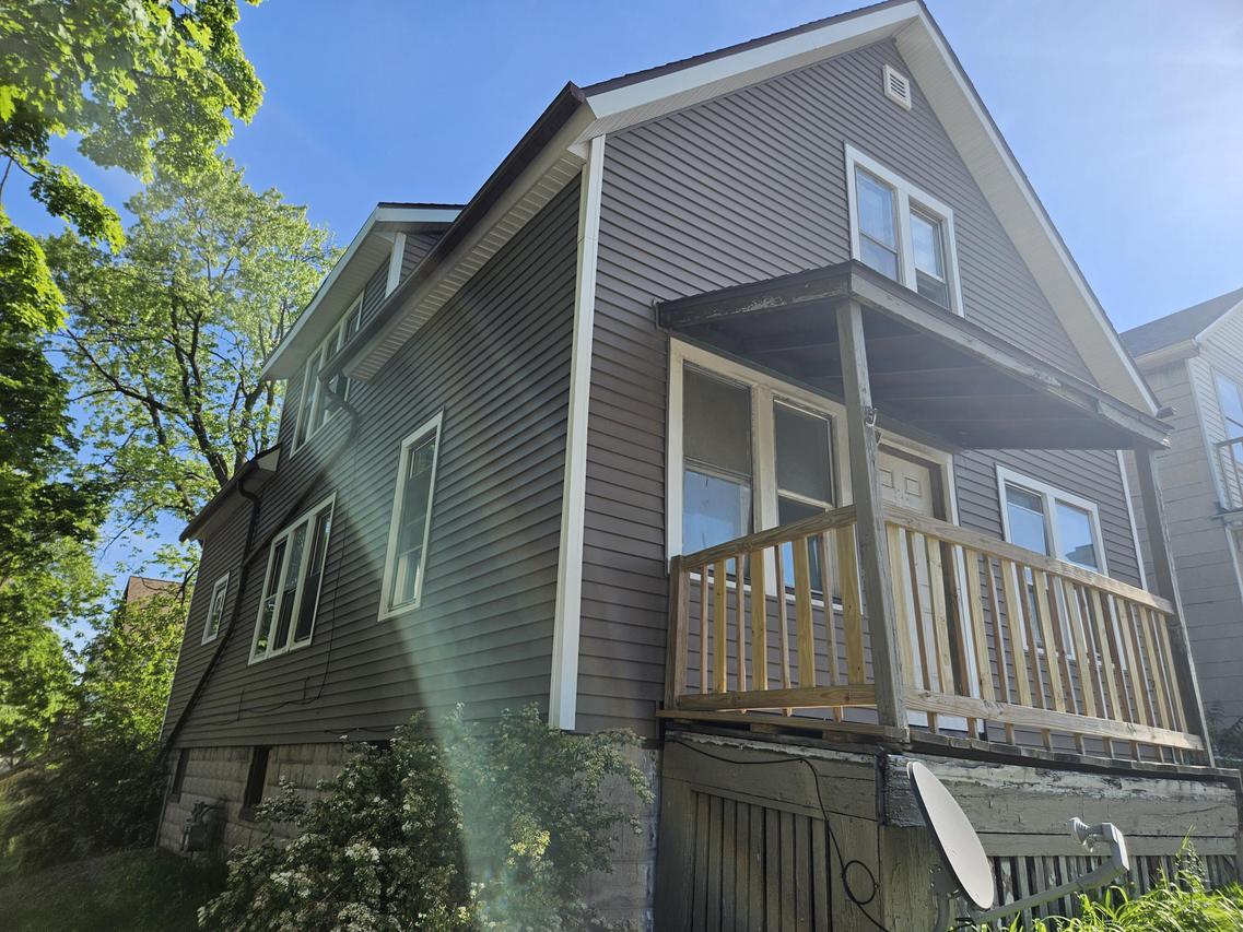 2830 W Saint Paul Ave #Upper, Milwaukee, WI 53208