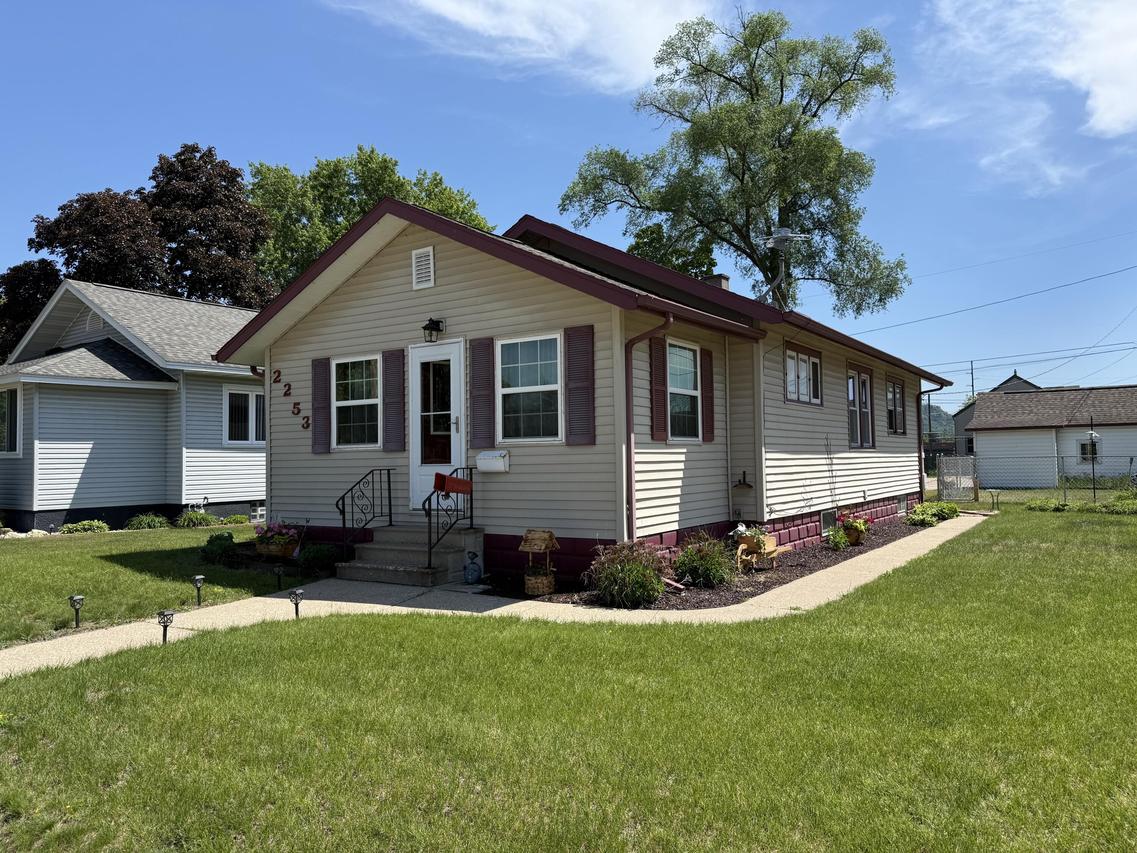 2253 14th St, La Crosse, WI 54601
