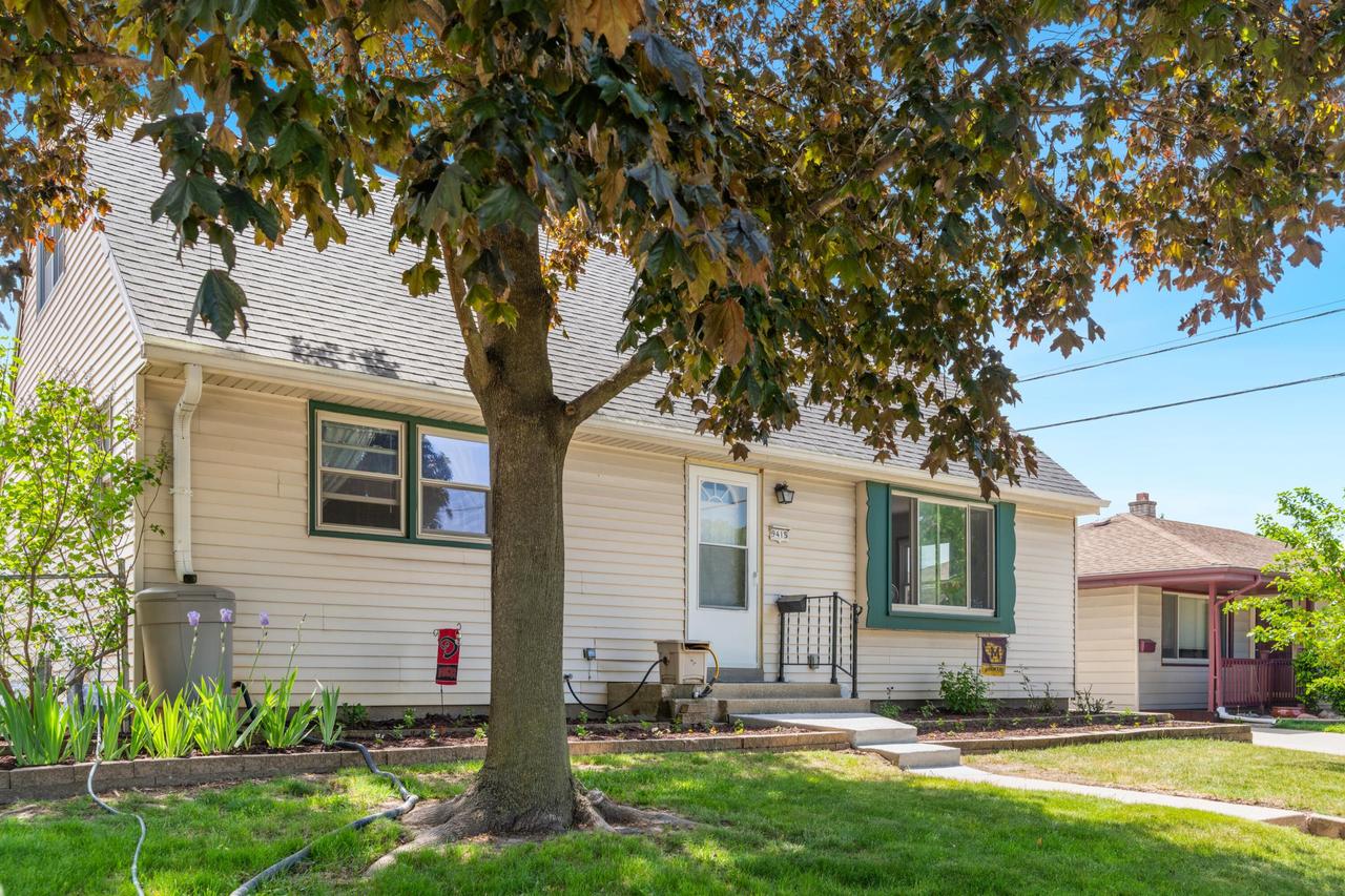 9415 W Arthur Ave, West Allis, WI 53227