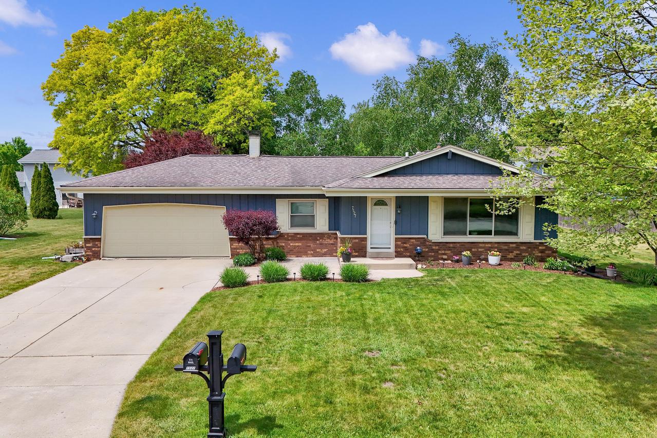 7527 S 73rd St, Franklin, WI 53132
