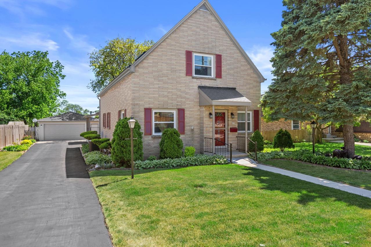 429 E Armour Ave, Milwaukee, WI 53207
