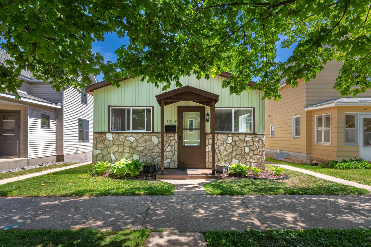1512 Kane St, La Crosse, WI 54603