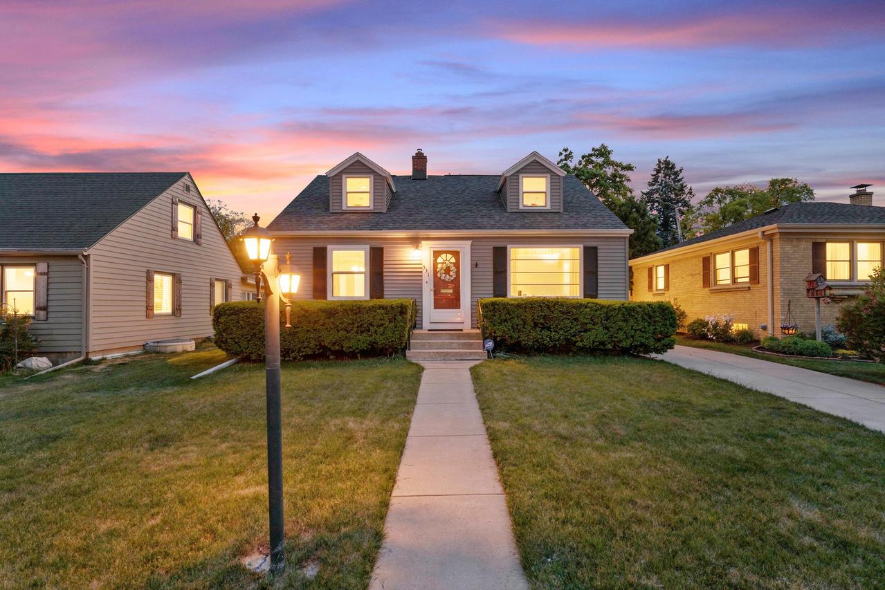 531 Oak St, South Milwaukee, WI 53172