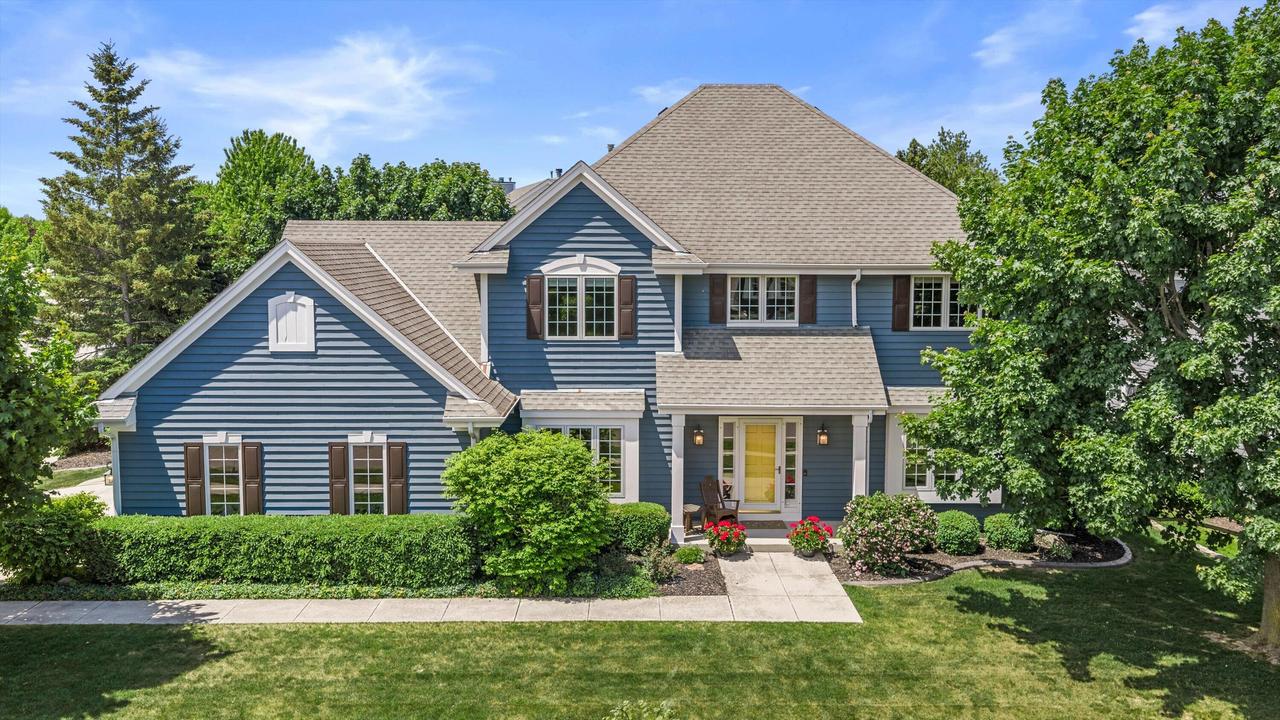W72N447 Mulberry Ave, Cedarburg, WI 53012