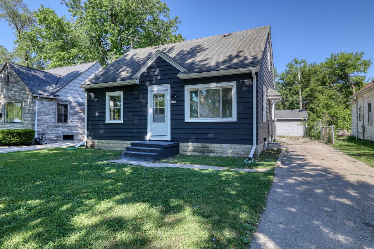 4880 N 49th St, Milwaukee, WI 53218