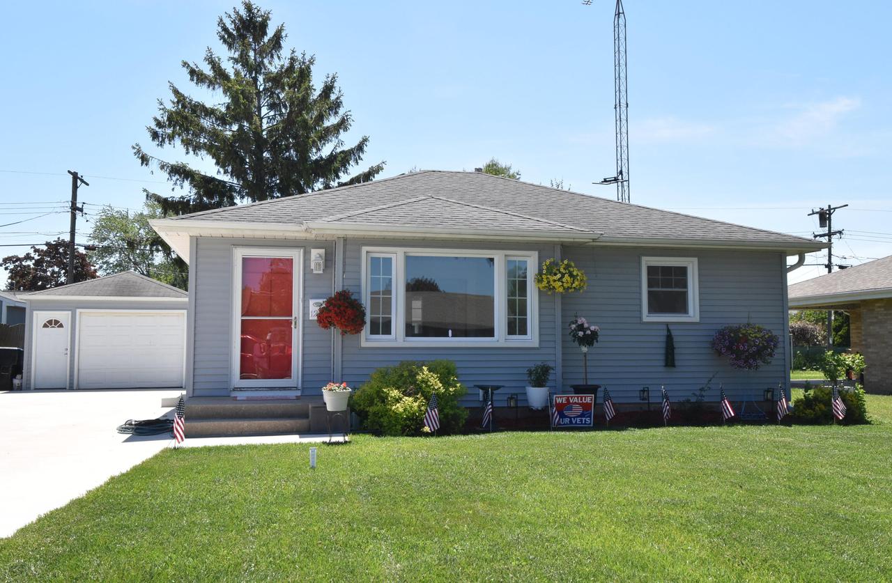 1201 Cedar Creek, Racine, WI 53402