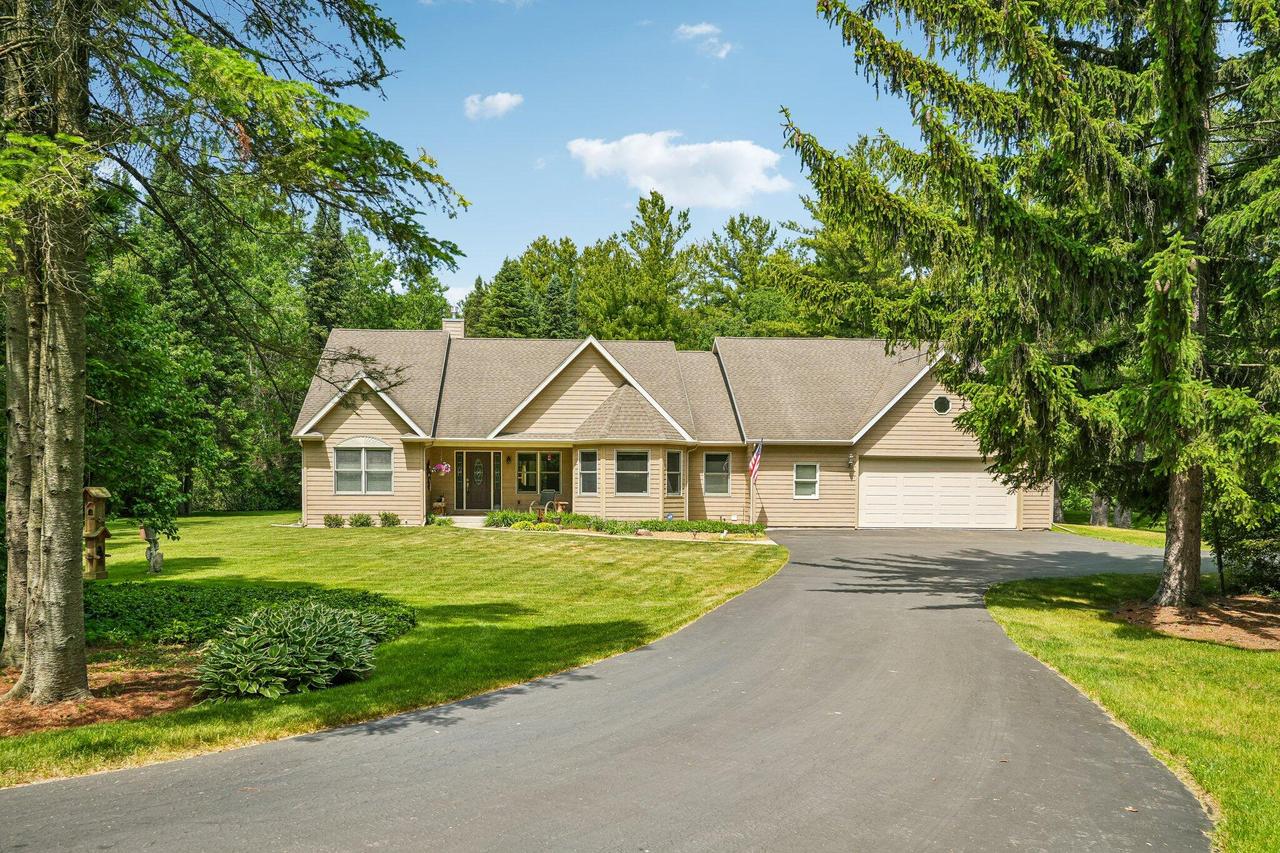 8040 W County Line Rd, Franklin, WI 53126