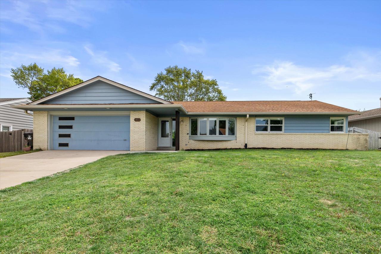 1411 Spring Valley, Racine, WI 53405