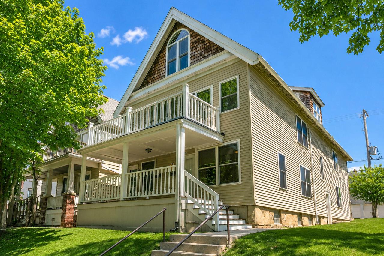 2630 N Bartlett Ave #2632, Milwaukee, WI 53211
