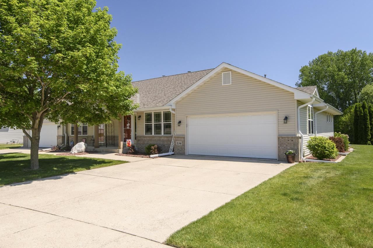 234 Brookside Dr, Mayville, WI 53050
