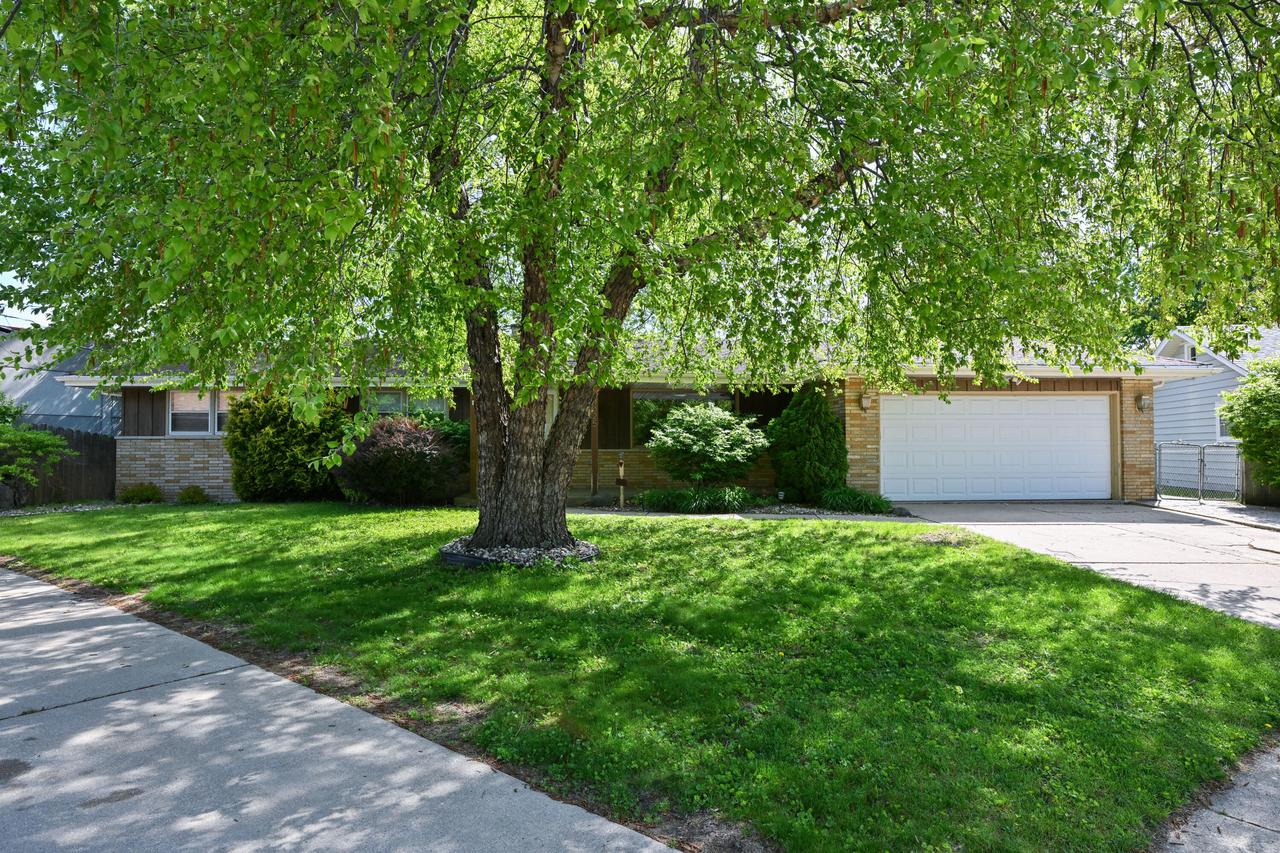 3825 Saint Clair St, Racine, WI 53402