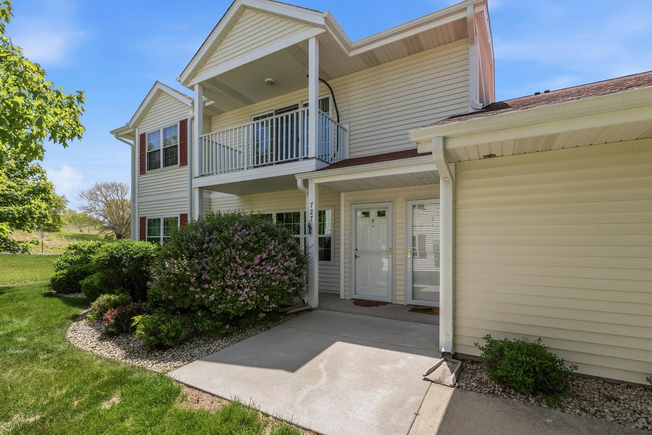 727 Wood River #4, West Bend, WI 53095