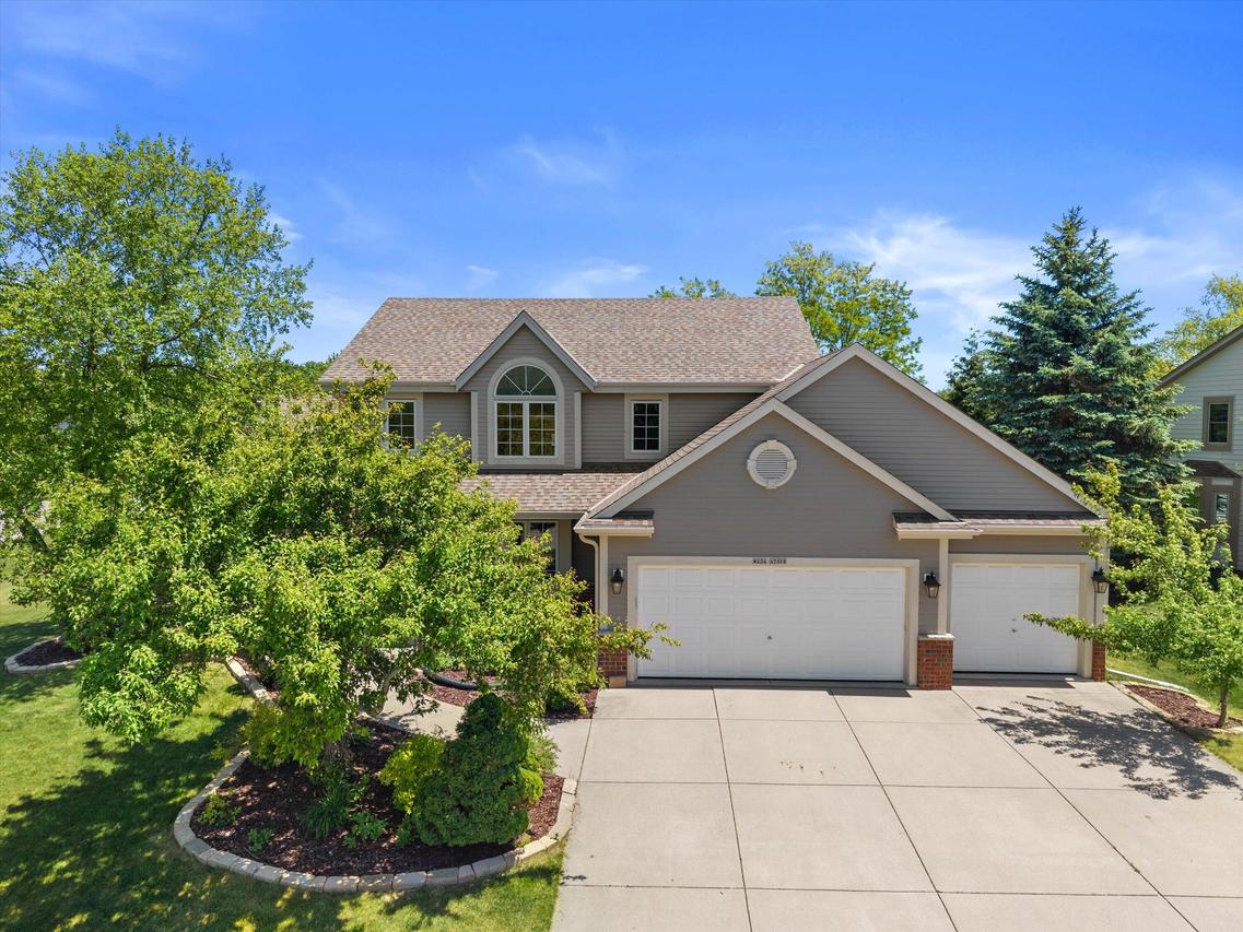 W234N7698 Grey Moss Ct, Sussex, WI 53089