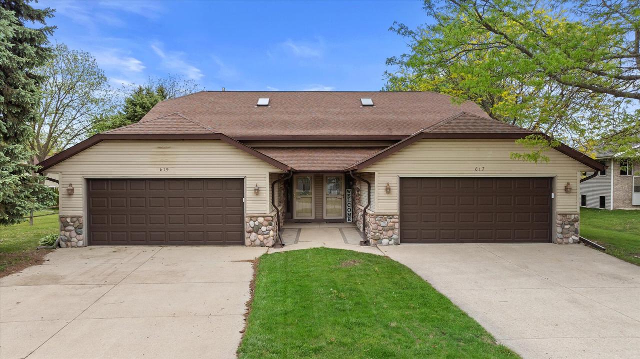 617 Wellington Dr #619, West Bend, WI 53090
