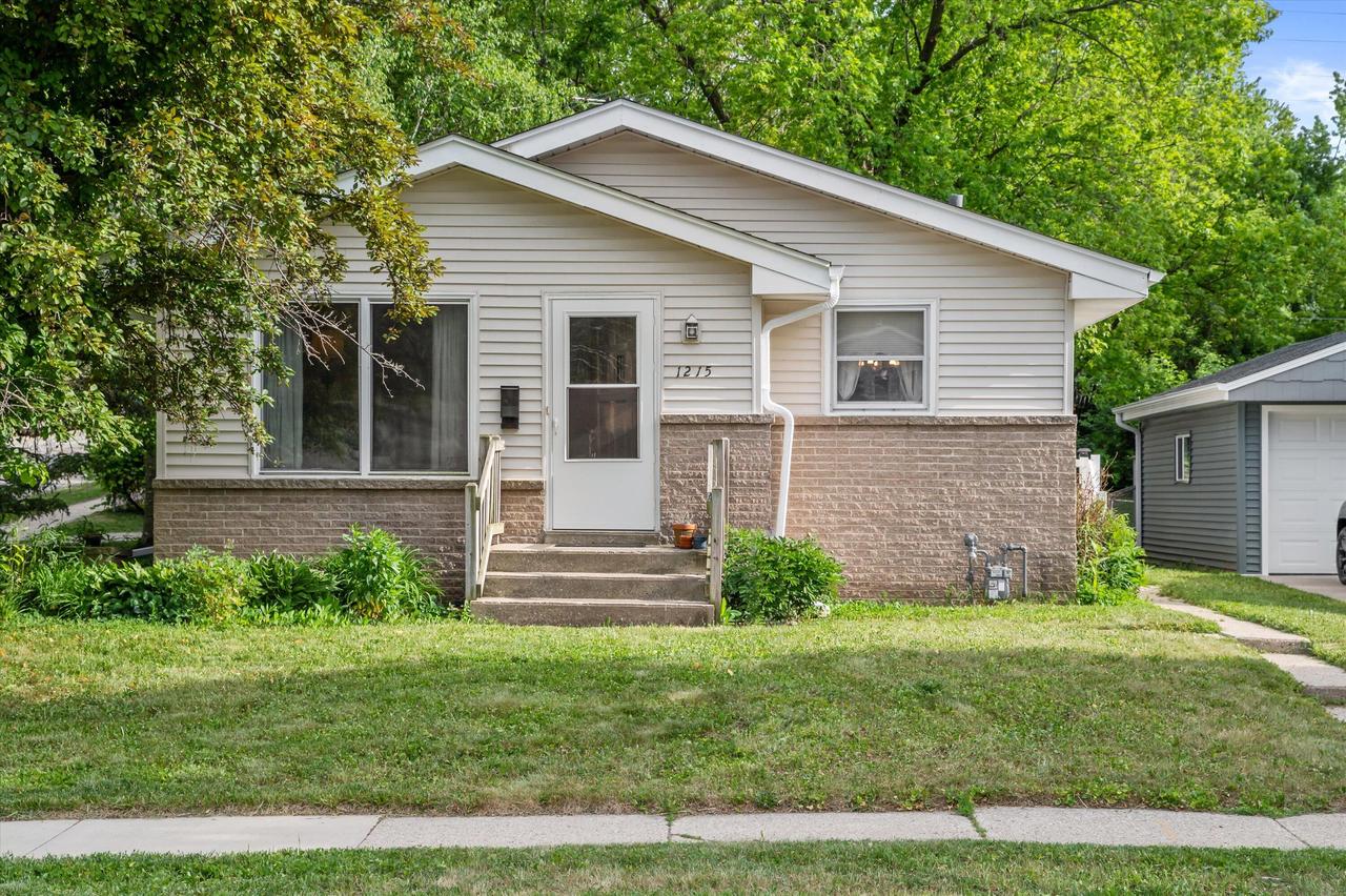 1215 Oscar St, Waukesha, WI 53186