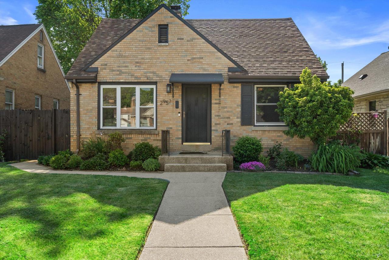 2957 N 84th St, Milwaukee, WI 53222