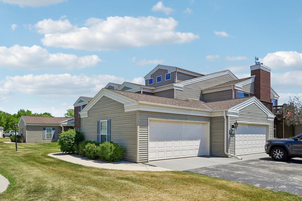 N16W26533 Tall Reeds Ln #H, Pewaukee, WI 53072