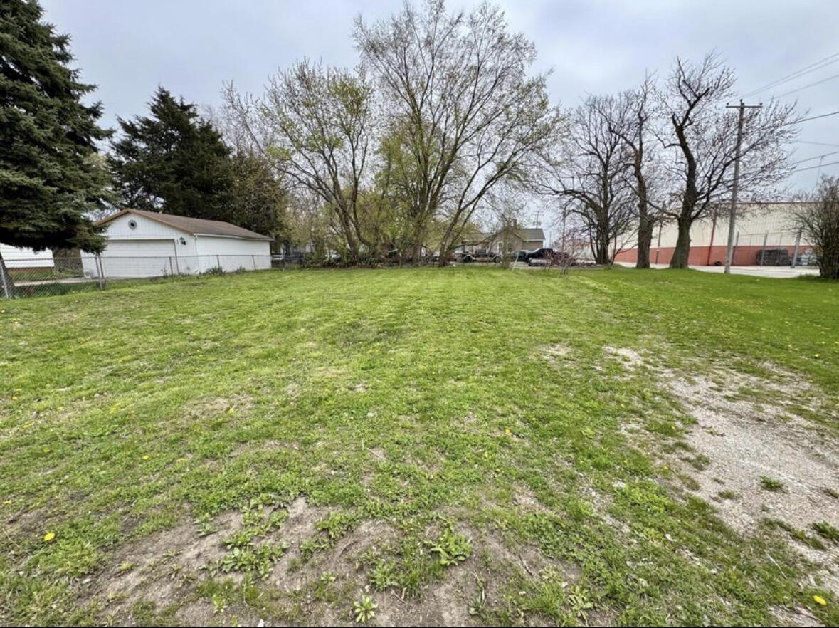 1337 Kewaunee St, Racine, WI 53404