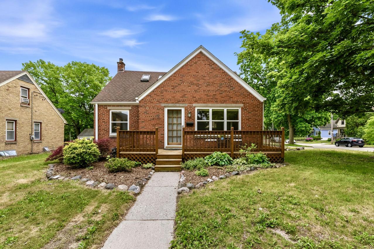 N46W5881 Spring St, Cedarburg, WI 53012