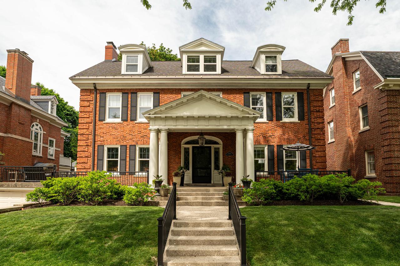 3053 N Summit Ave, Milwaukee, WI 53211