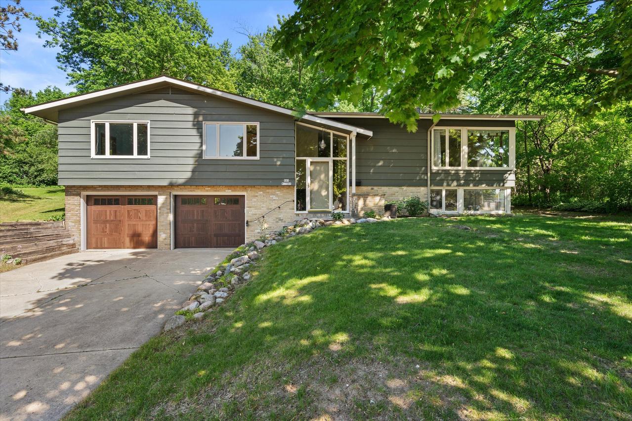 N89W17089 Highland Ct, Menomonee Falls, WI 53051