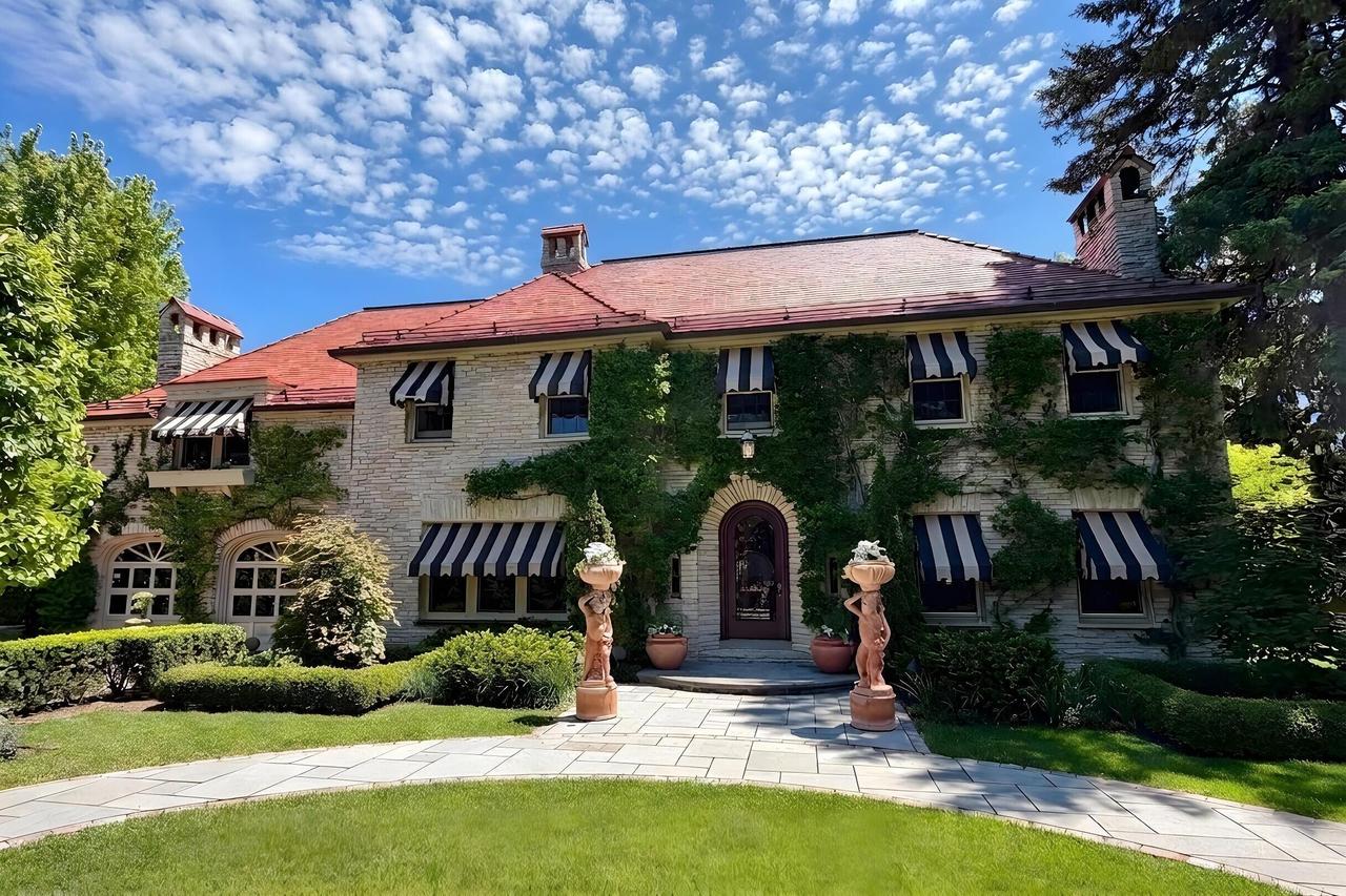 611 E Lake Hill, Whitefish Bay, WI 53217