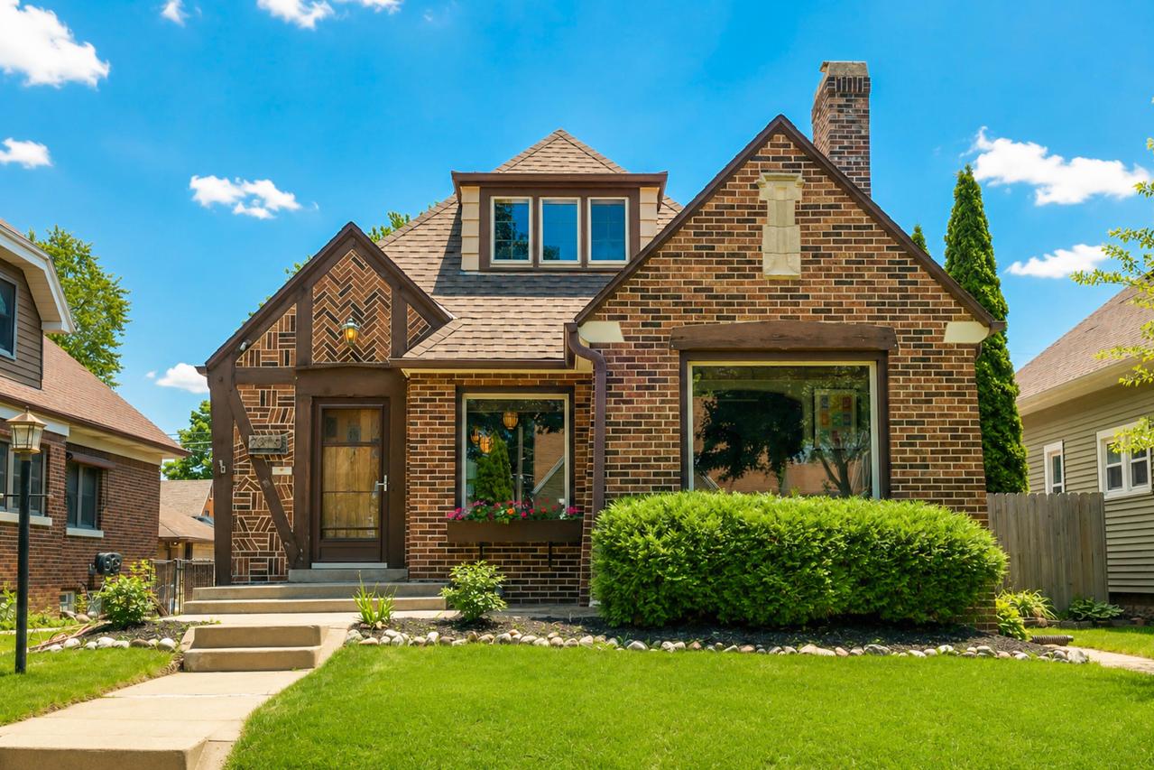 2328 S 59th St, West Allis, WI 53219
