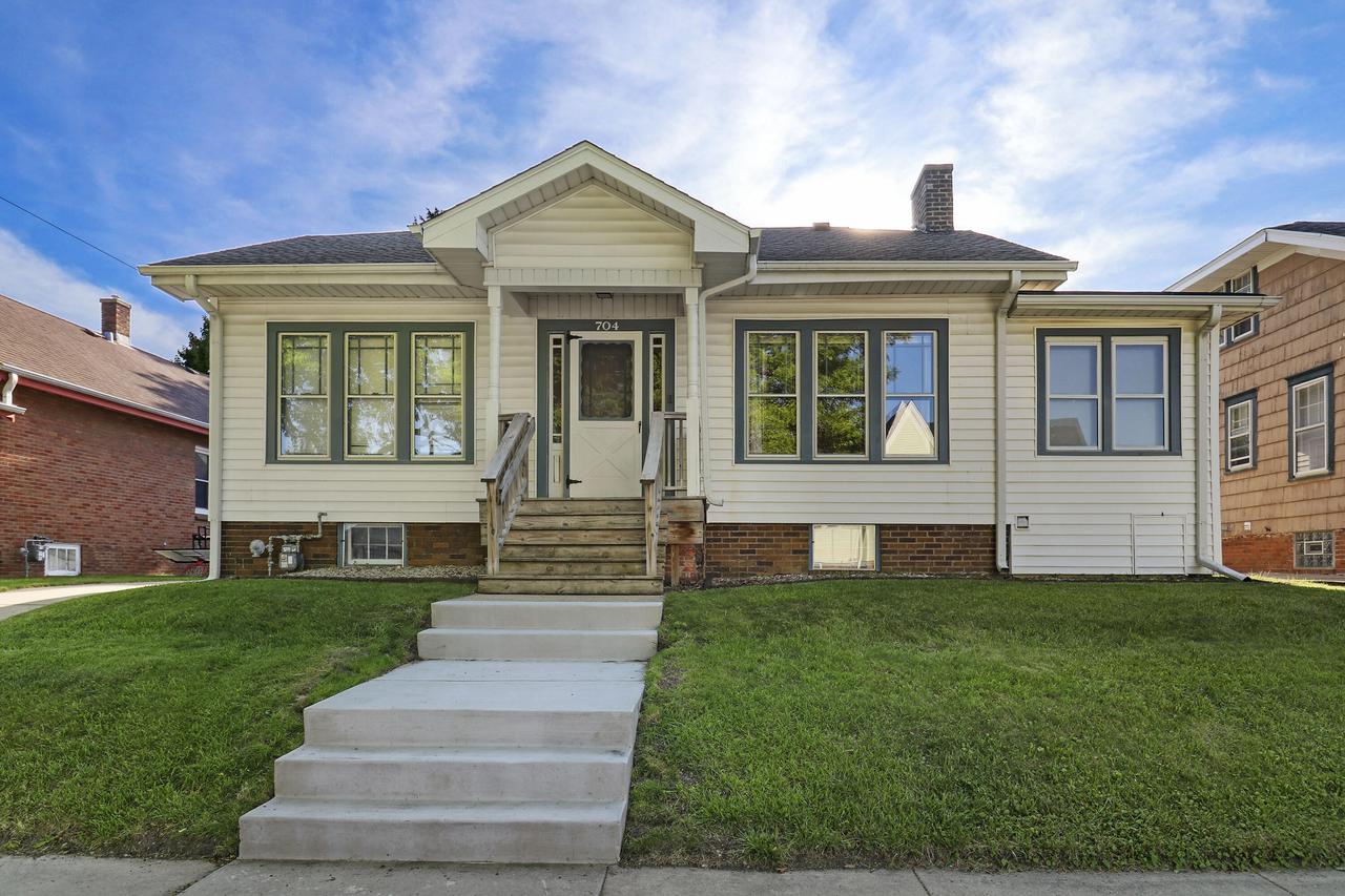 704 Monroe Ave, Racine, WI 53405