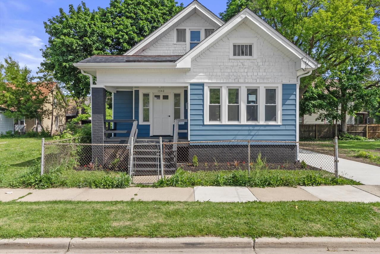1342 St Patrick St, Racine, WI 53404