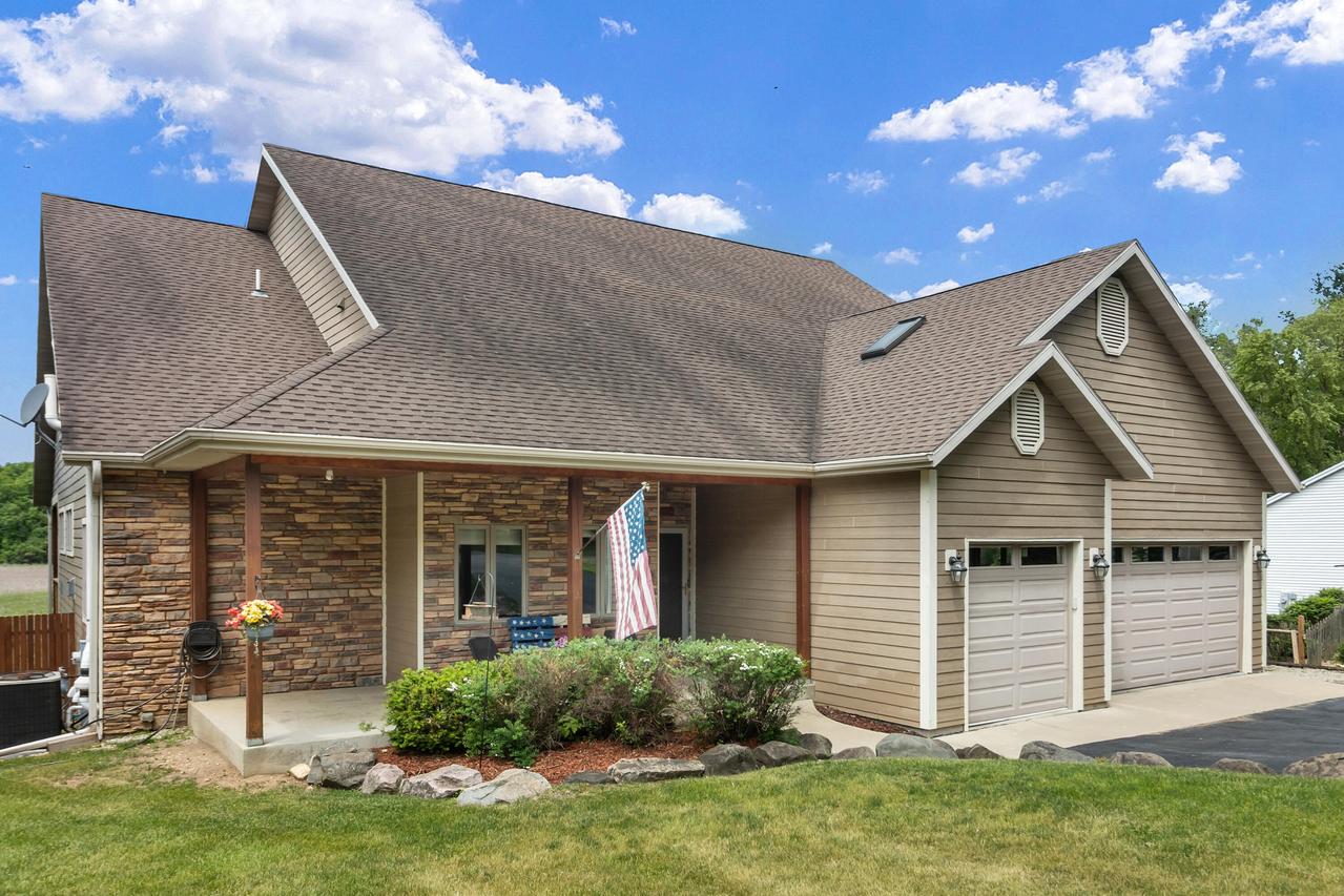 W5574 Briarwood Rd, Sugar Creek, WI 53121