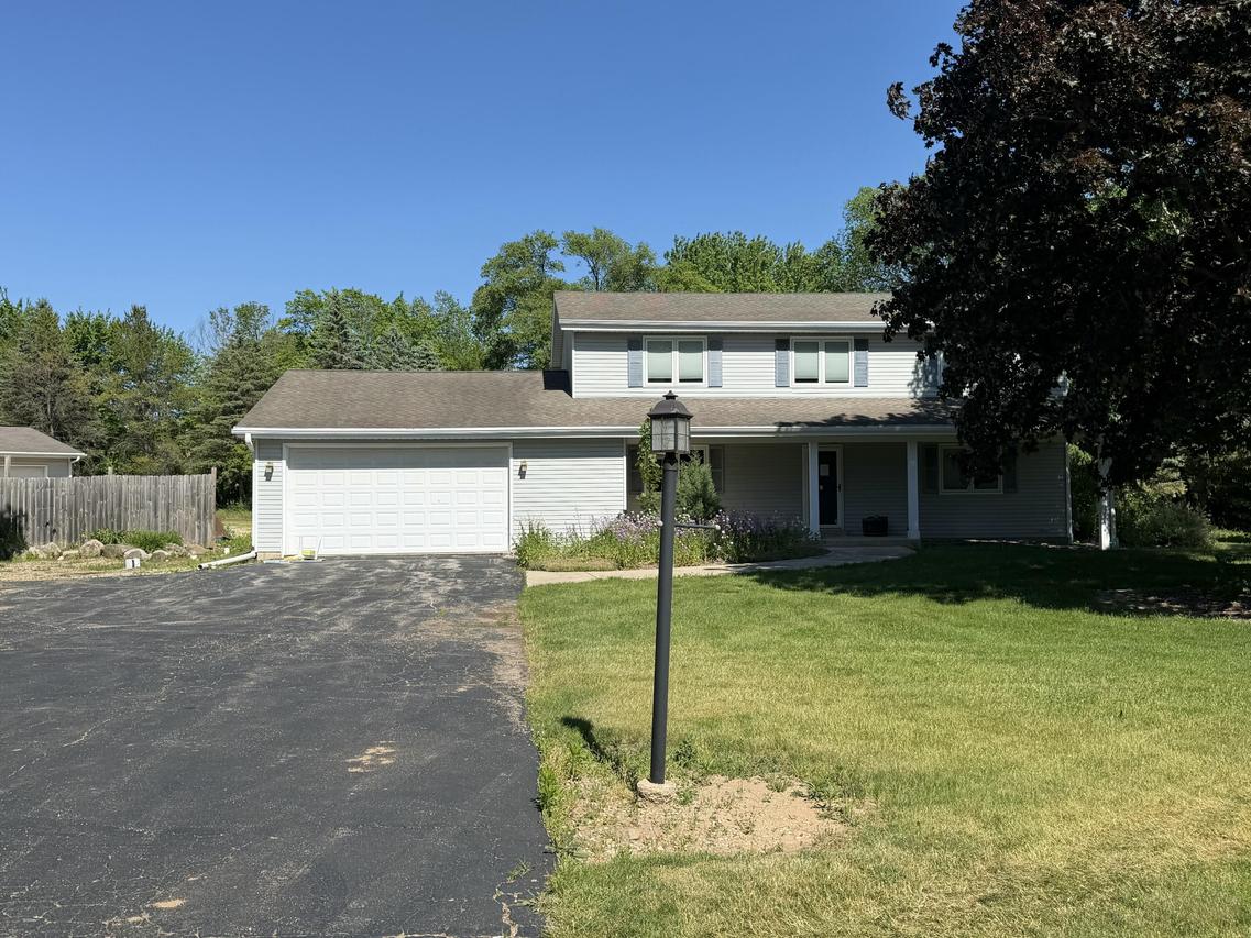 W242S6272 Elder Ayre Dr, Waukesha, WI 53189