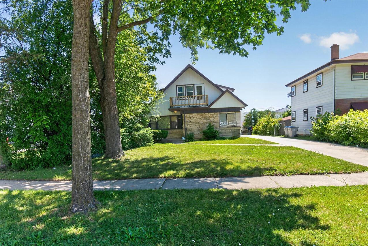 5936 N 84th St, Milwaukee, WI 53225