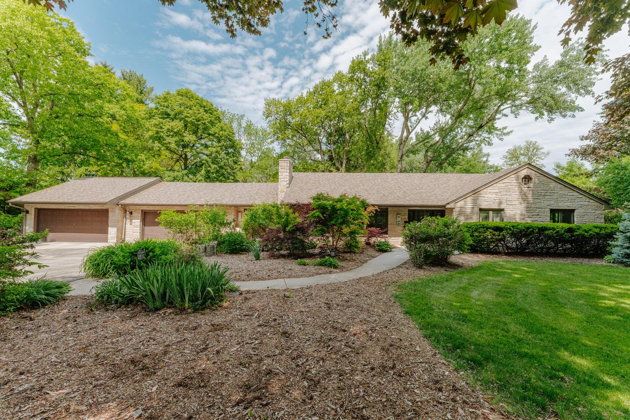 2045 Hawthorne Dr, Elm Grove, WI 53122