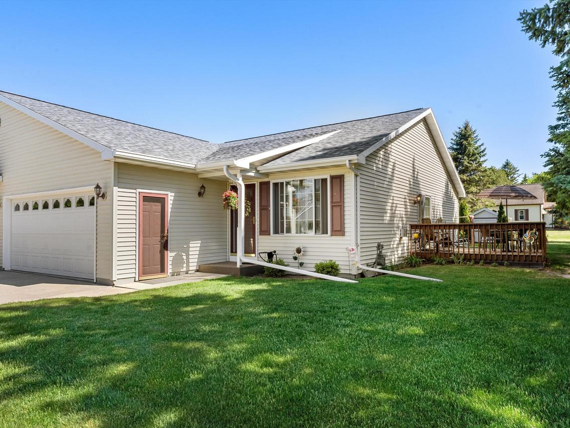 801 Mockingbird Ln, Plymouth, WI 53073