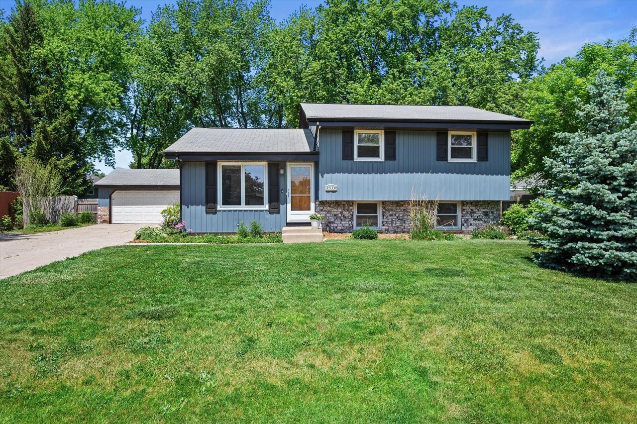 2510 Bittersweet Ct, Caledonia, WI 53402