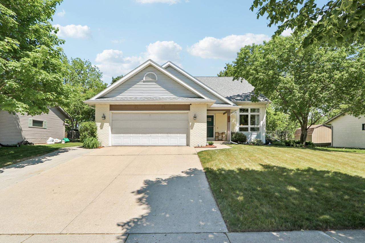 32 Hidden Creek, Hartford, WI 53027