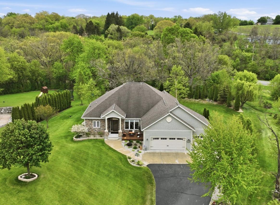 S30W27725 Creekside Ct, Waukesha, WI 53188