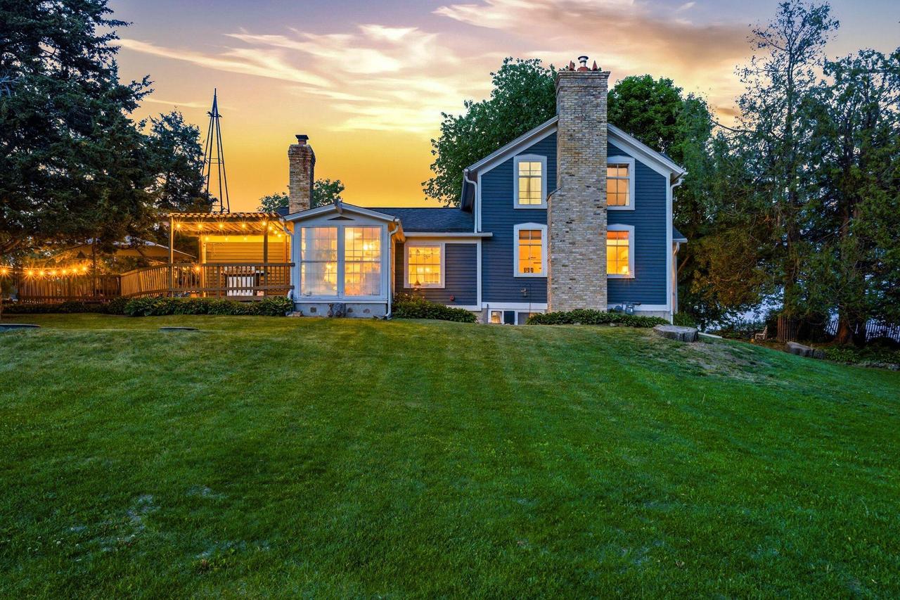 1770 Pleasant Valley, Grafton, WI 53024