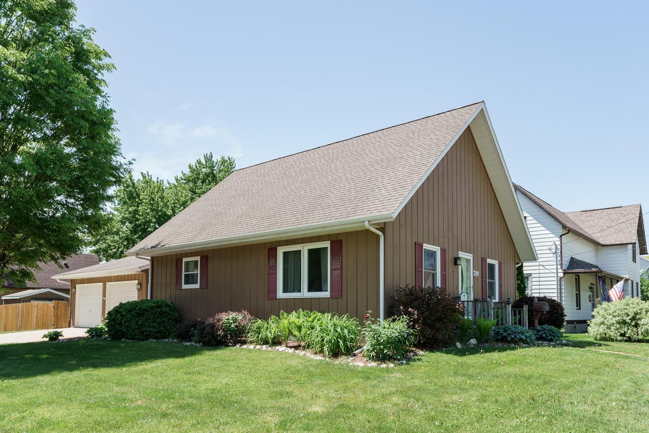 719 Joanna St, Horicon, WI 53032