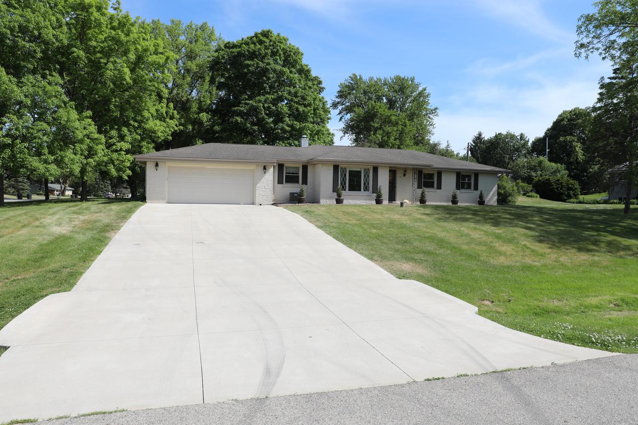 W277S8810 Lakeside Dr, Vernon, WI 53149
