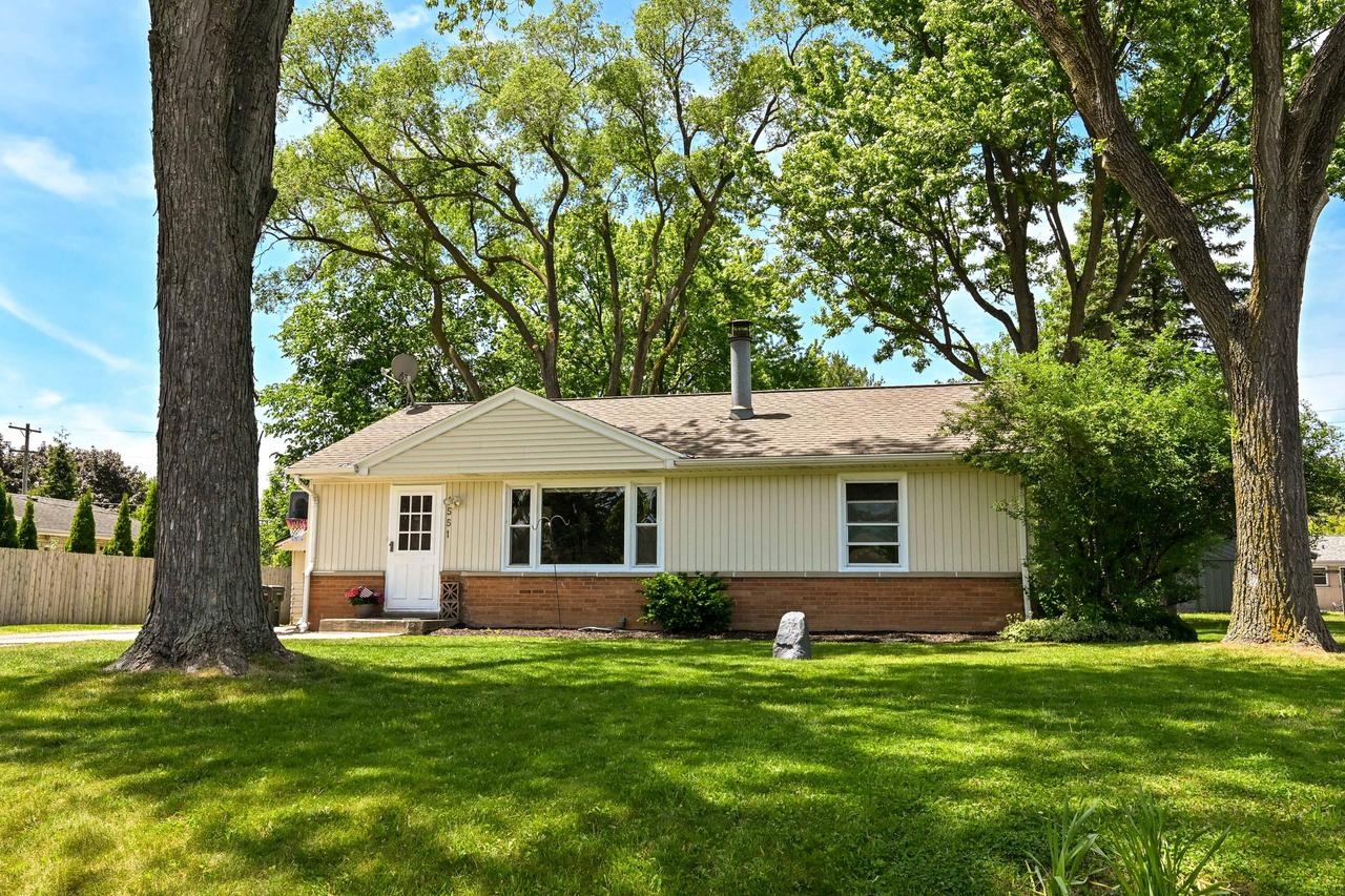 1551 S 168th St, New Berlin, WI 53151
