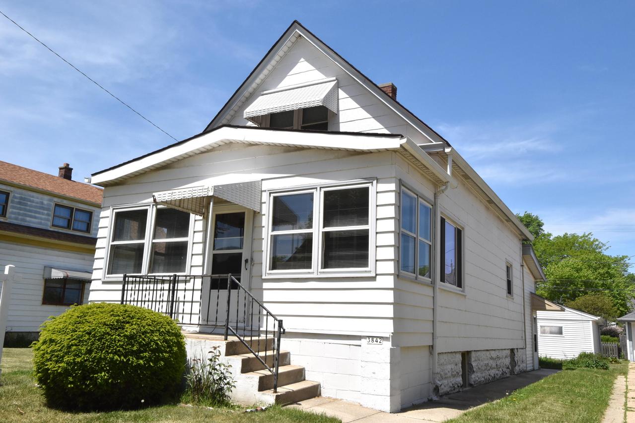 3842 E Layton Ave, Cudahy, WI 53110