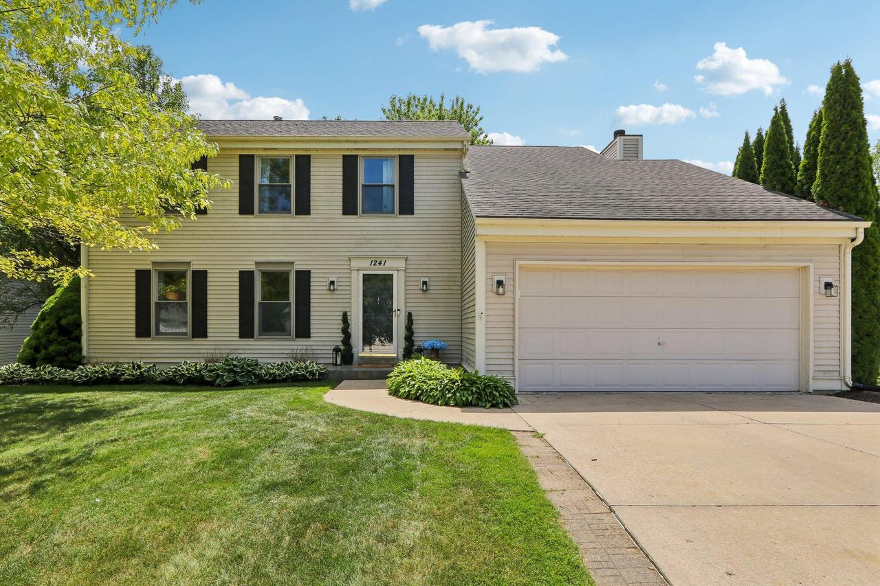 1241 Riverton Dr, Mukwonago, WI 53149