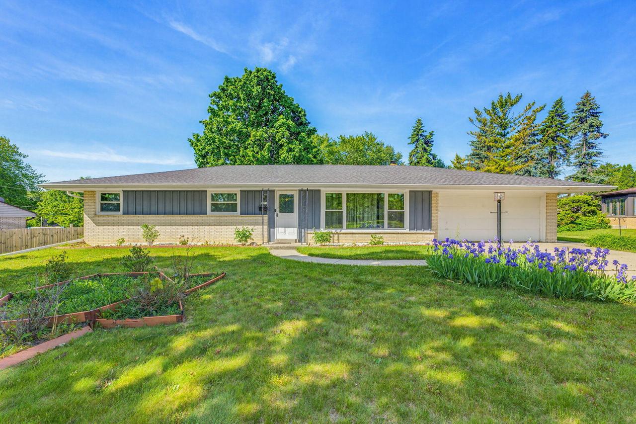 6025 S 22nd St, Milwaukee, WI 53221