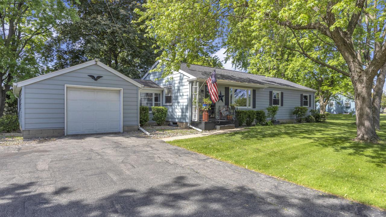 860 Forest Ave, Fond Du Lac, WI 54935