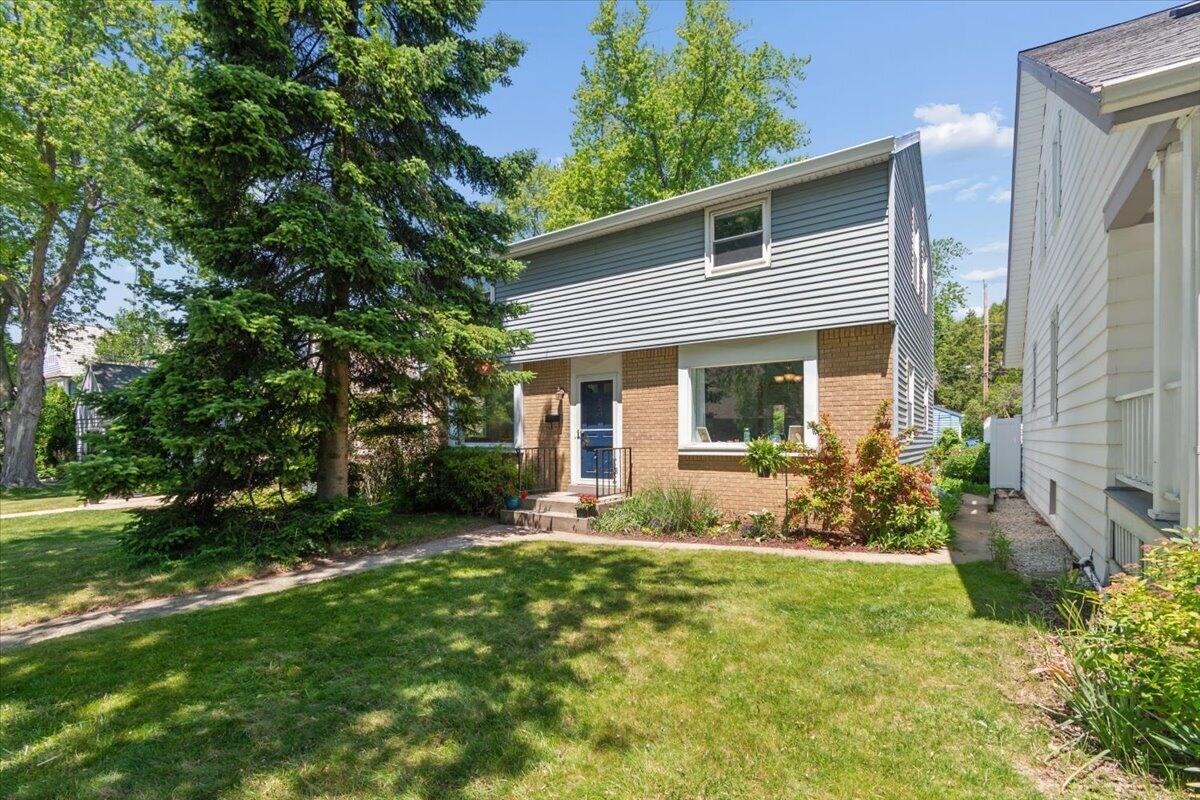 820 E Silver Spring, Whitefish Bay, WI 53217