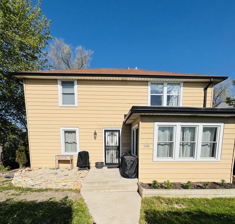 1902 S 76th St, West Allis, WI 53219