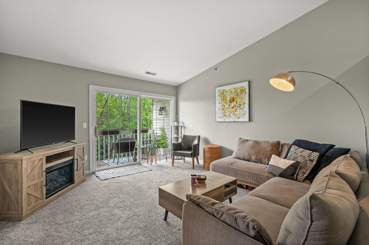 S77W19405 Lakewood Dr, Muskego, WI 53150